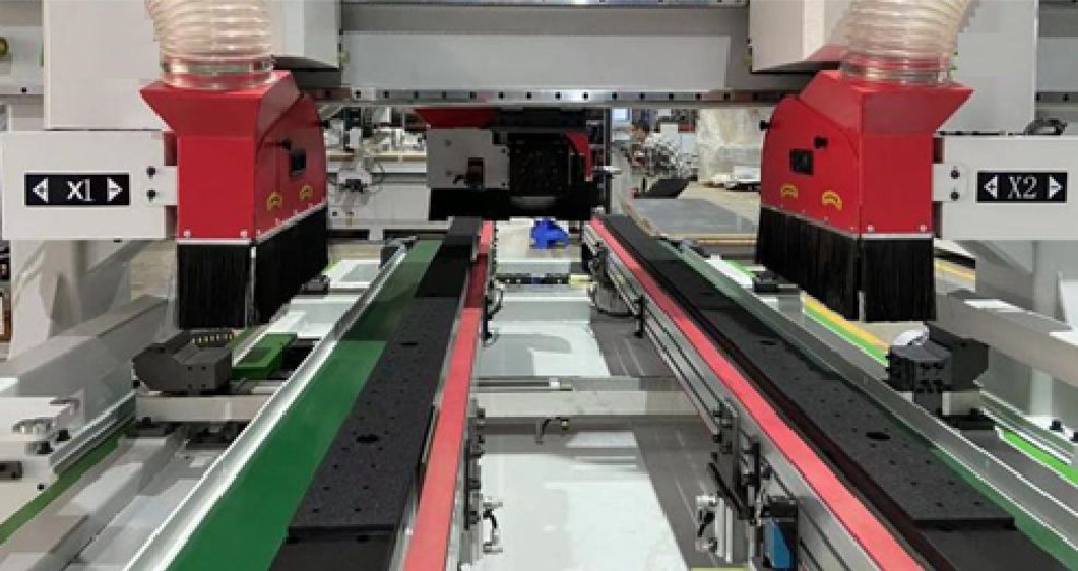 Beaver DOORCUT CNC  Подвижный вакуумный рабочий стол  Вакуумный рабочий стол представляет собой две траверсы одна из которых динамическая и позиционируется автоматически в зависимости от заданной ширины  Рабочая поверхность траверс имеет вакуумные...